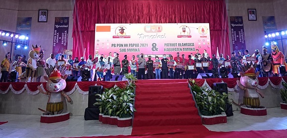 Pemkab Mimika Berikan Bonus Para Atlet dan Pelatih Yang Berprestasi di  PON 2021