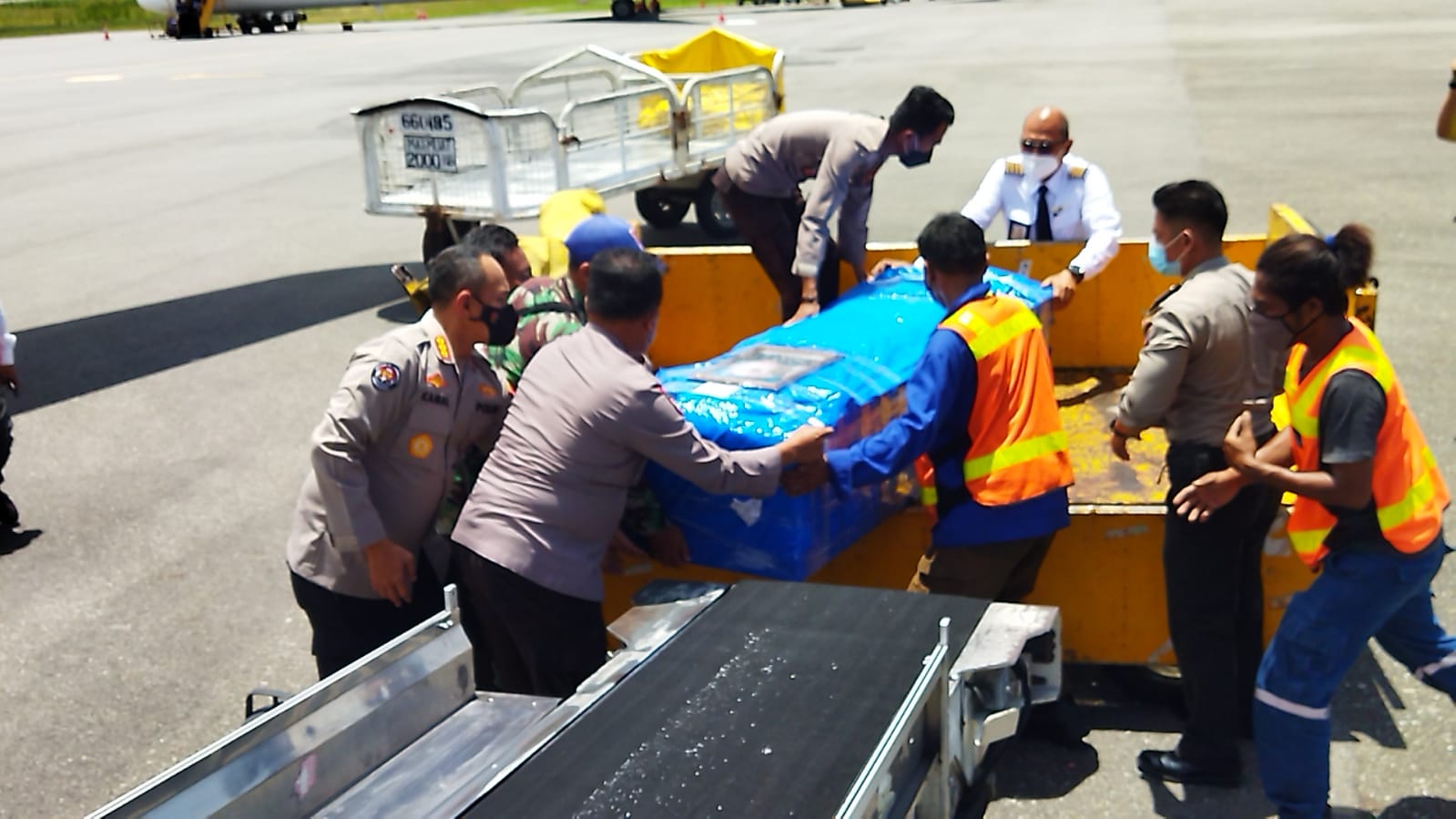 Delapan Jenazah Korban Kekejaman KKB Papua Diterbangkan ke Daerah Masing-Masing