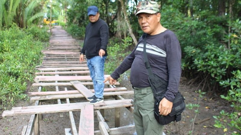 Komisi A Prihatin Kondisi Jembatan Penghubung di Kampung Atuka Yang Rusak Parah