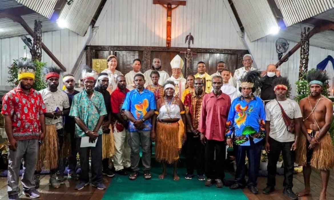 Wabub John Rettob Hadiri Pentahbisan Diakon Kedua dari Suku Mimika Wee