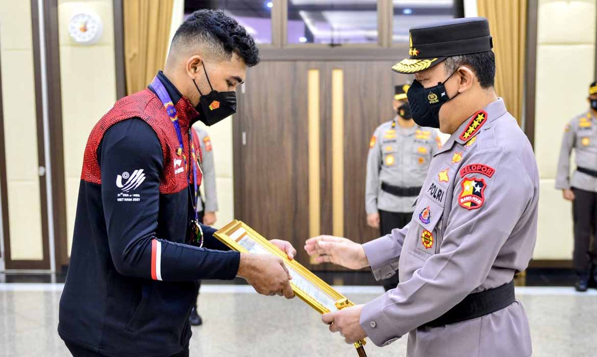 Torehkan Prestasi di SEA Games Vietnam, Evan Soumilena Anggota Polres Mimika Dapat Penghargaan dari Kapolri