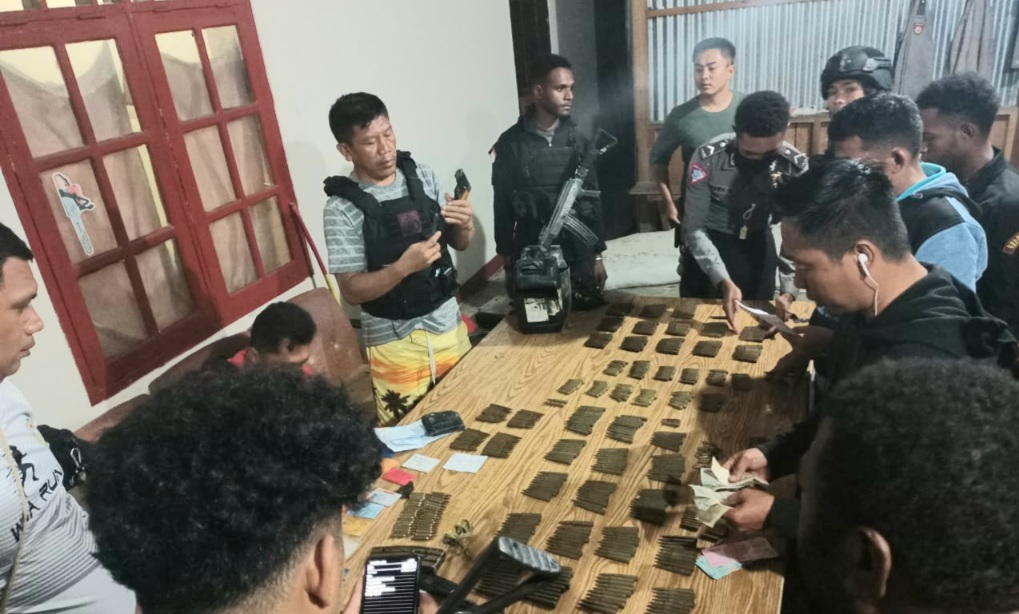 Polisi Amankan Pelaku Pemasok Senjata Api dan Amunisi di Kabupaten Yalimo
