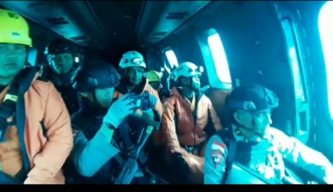 Tim SAR Gabungan Lanjutkan Pencarian Sisa Korban Balita Jatuhnya Heli Bell PK-DAR