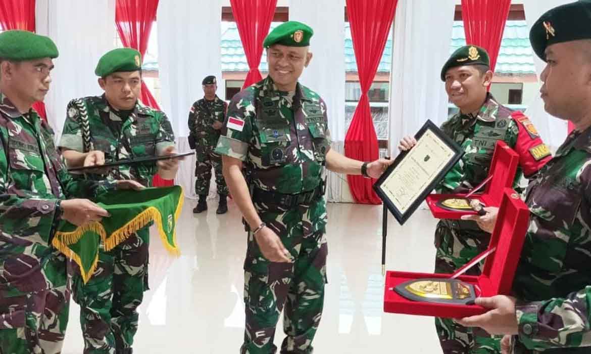 Kechki liboslardagi etuk ayollar porno fotosuratlar