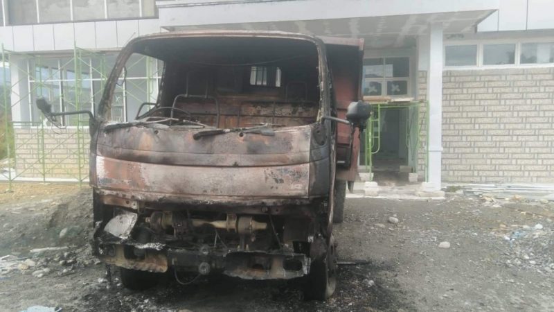 KKB Teror Bakar Truk PT. Putra Dewa Paniai