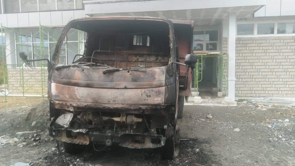 KKB Teror Bakar Truk PT. Putra Dewa Paniai