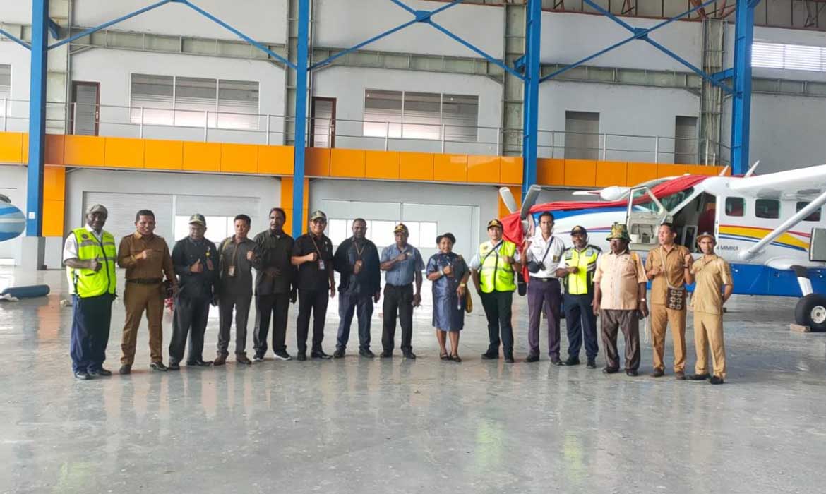 Komisi C Tinjau Hanggar Bandara Mozes Kilangin