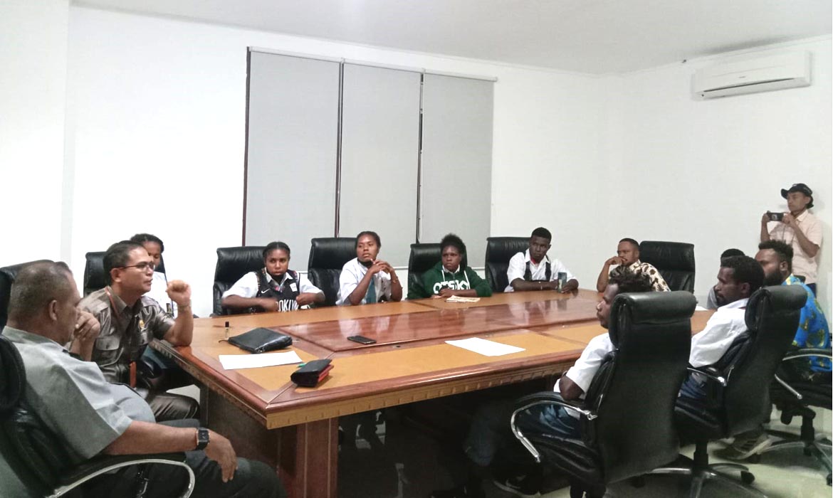 Puluhan Siswa SMAN 5 Sentra Pendidikan Keluhkan Minim Transportasi Ke DPRD