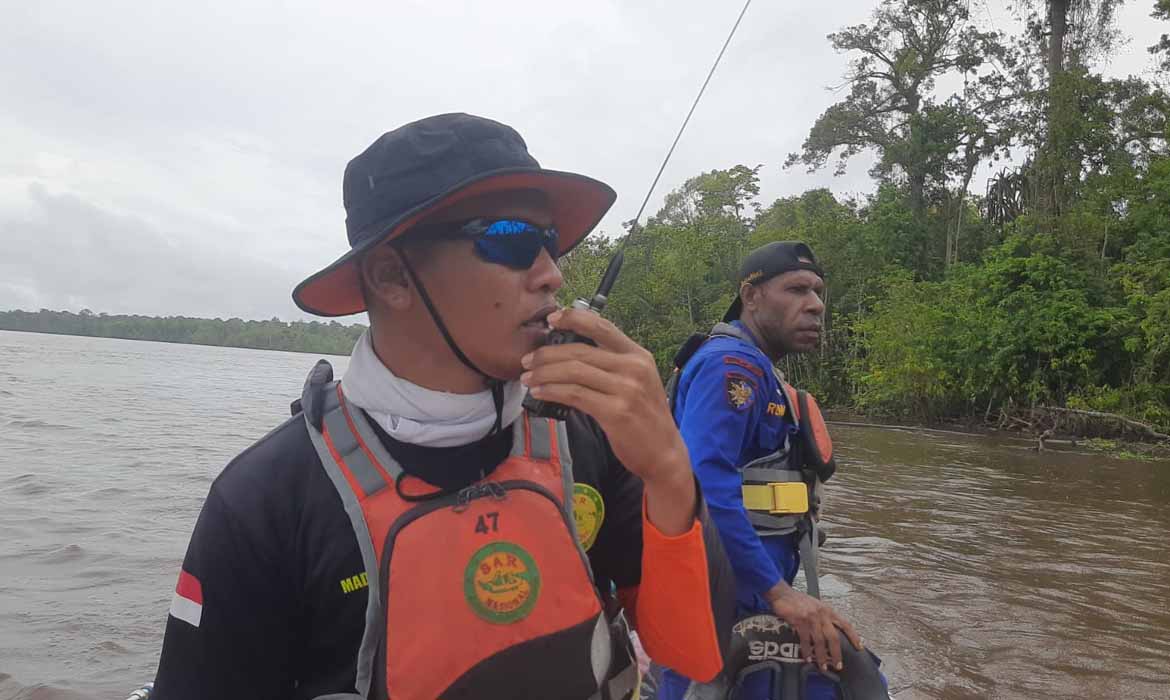 Tim SAR Gabungan Berhasil Temukan Korban Perahu Ketinting Terbalik di Muara Ayip, Satu Korban Masih Dalam Pencarian