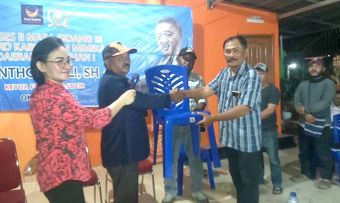 Reses di Jalan Baru, Anthon Pali Siapkan 600 Kursi Untuk Disumbangkan ke Warga