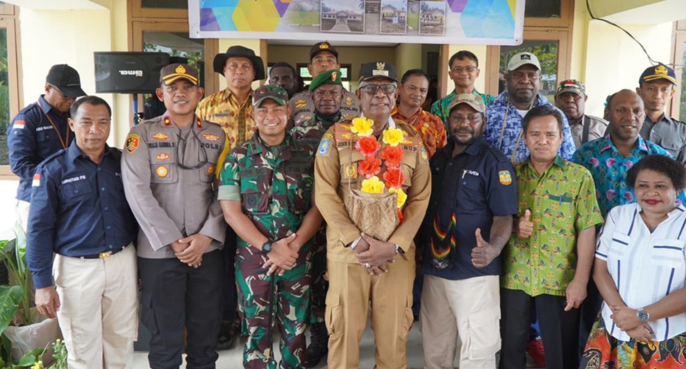 Resmikan Kantor Distrik Mimika Barat, Plt Bupati Mimika : Saya akan Sering Videocall Pastikan Semua Kadistrik di Tempat Tugas