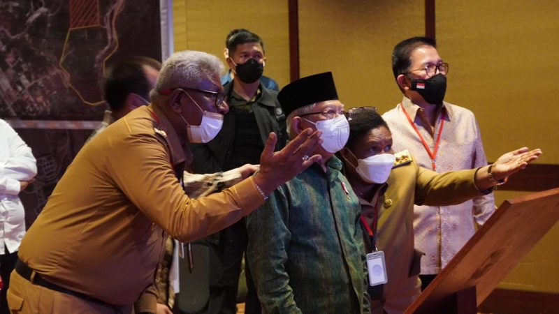 PARADE FOTO : PLT BUPATI JOHANNES RETTOB DAMPINGI WAPRES MA’RUF AMIN DI TIMIKA