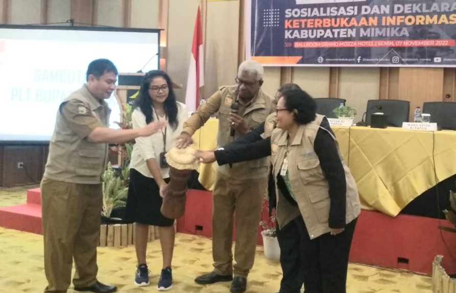 Komisi Informasi Papua Apresiasi Plt Bupati Mimika Dorong Keterbukaan Informasi Penyelenggaraan Pemerintahan