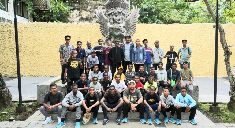 Pelajaran Mahal Papua Football Academy di Bali