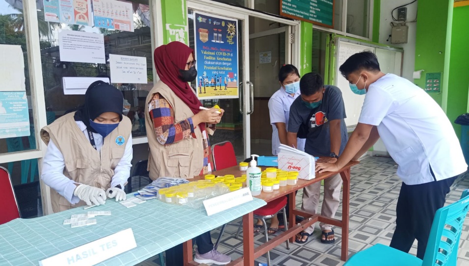 BNNK Mimika Laksanakan Tes Urine di Puskesmas Timika