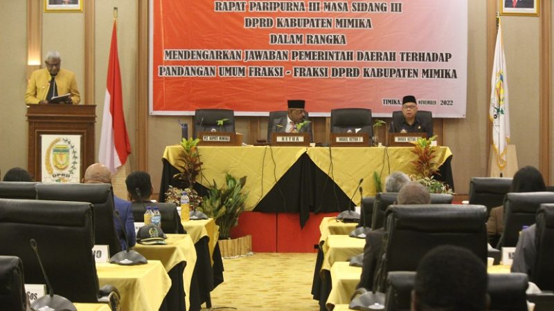Plt Bupati Sampaikan Jawaban Pemerintah Terkait RAPBD 2023 Atas Pandangan Umum Fraksi fraksi DPRD Mimika