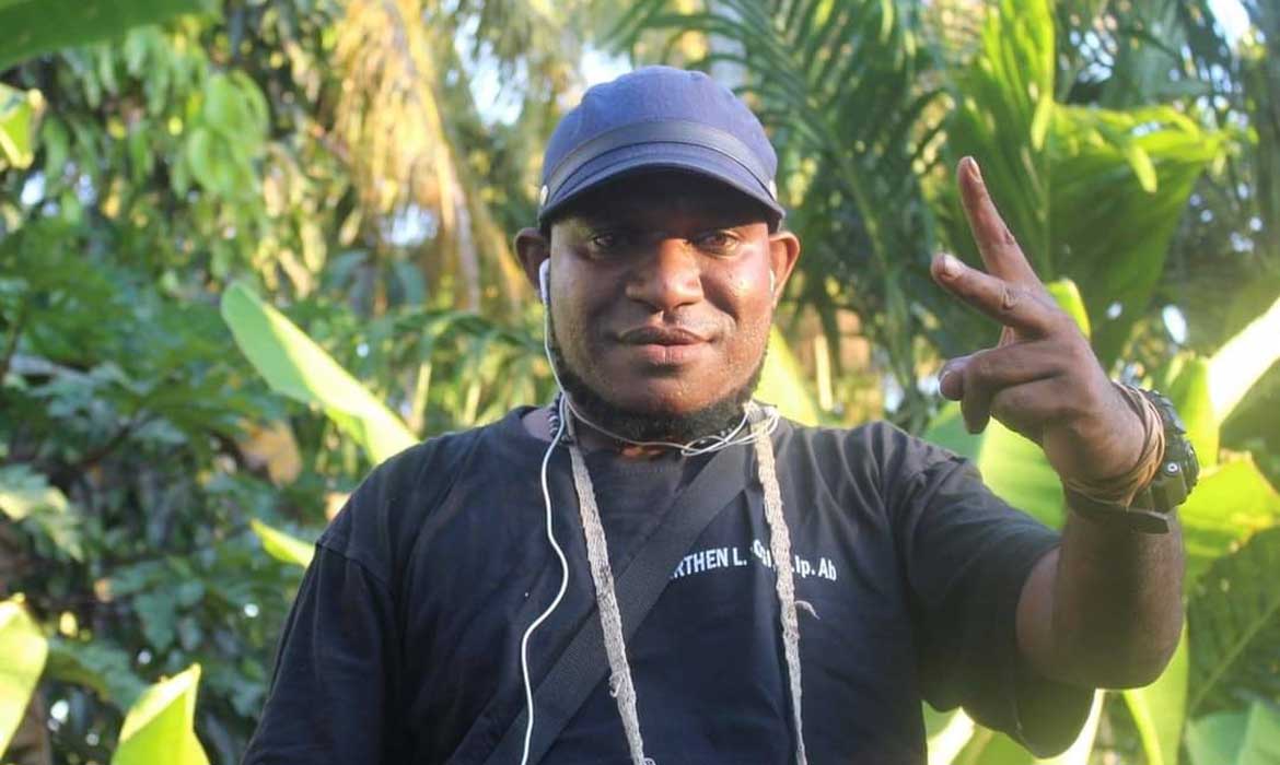 Marthen Luther Yogi Pimpin PBVSI Kabupaten Nabire