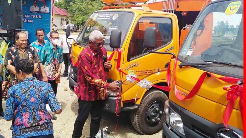 Mimika Kini Miliki Mobil Penyapu Jalan dan Truk Compactor Diresmikan Oleh Plt. Bupati
