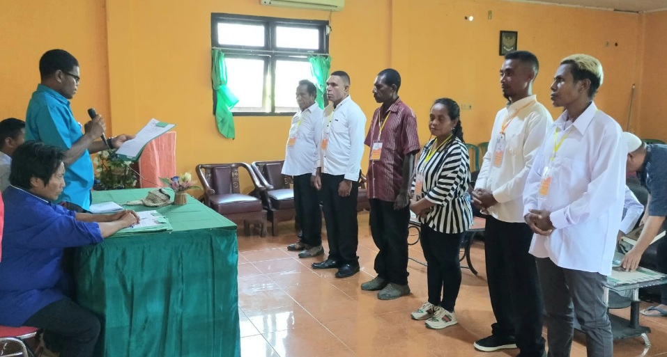 Anggota Panwaslu Distrik Amar Dilantik