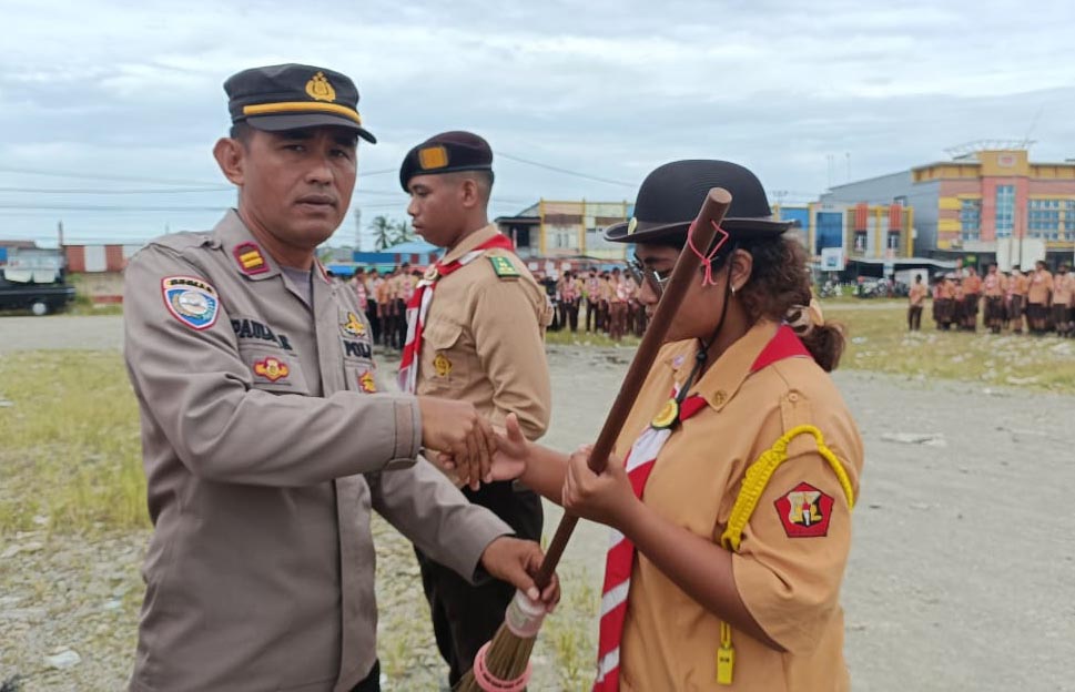 Pramuka Saka Bhayangkara dan Kwarcab Mimika Gelar Bakti Sosial Peringati HUT Baden Powell ke 166