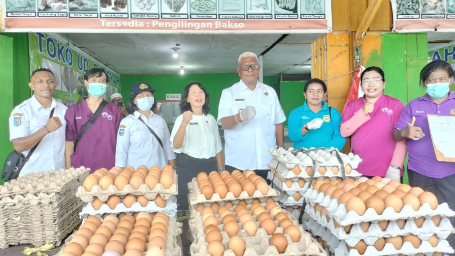 Jelang Idul Fitri, Plt Bupati Mimika Bersama Dinas Peternakan Sidak Pasar Pastikan Stok Daging Aman