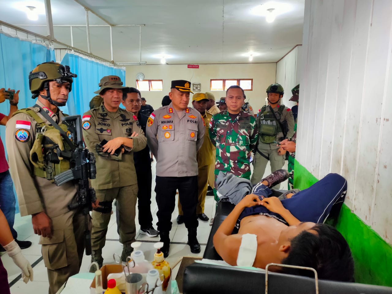 Aparat Gabungan Evakuasi 4 Karyawan PT. IBS dari Distrik Okbab, Kabupaten Pegunungan Bintang