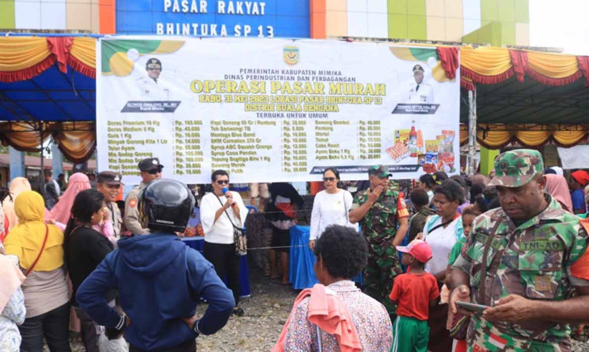 Disperindag Mimika Gelar Pasar Murah di Bhintuka SP 13