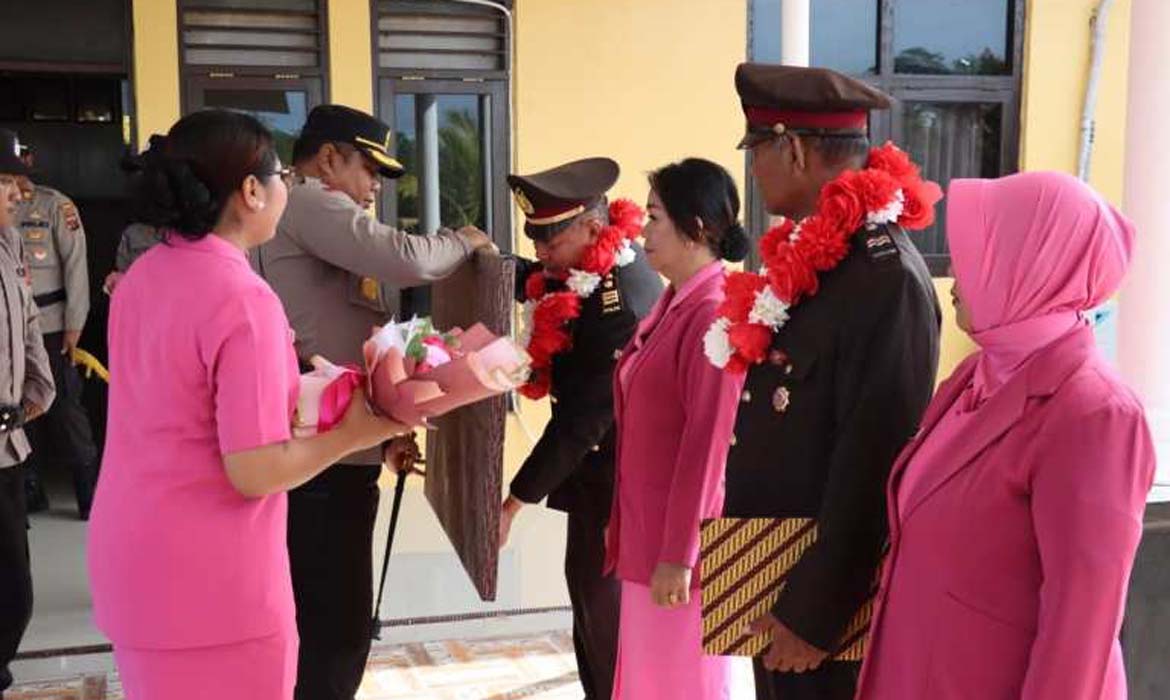 Enam Anggota Polres Mimika dan Satu PNS Wisuda Purna Bakti