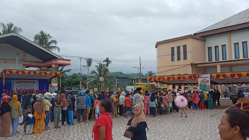  Warga Serbu Pasar Murah Serentak Nasional  Yang Digelar Pemkab Mimika