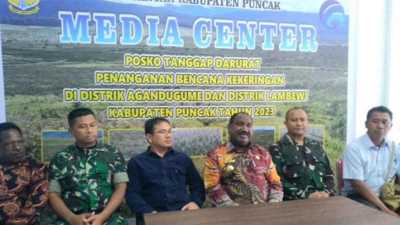 Bantu Warga Terdampak Bencana Kekeringan, Bupati Puncak Sampaikan Terimakasih Kepada Panglima TNI dan Kemensos