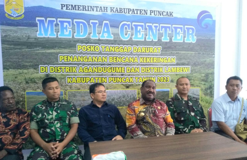 Bantu Warga Terdampak Bencana Kekeringan, Bupati Puncak Sampaikan Terimakasih Kepada Panglima TNI dan Kemensos
