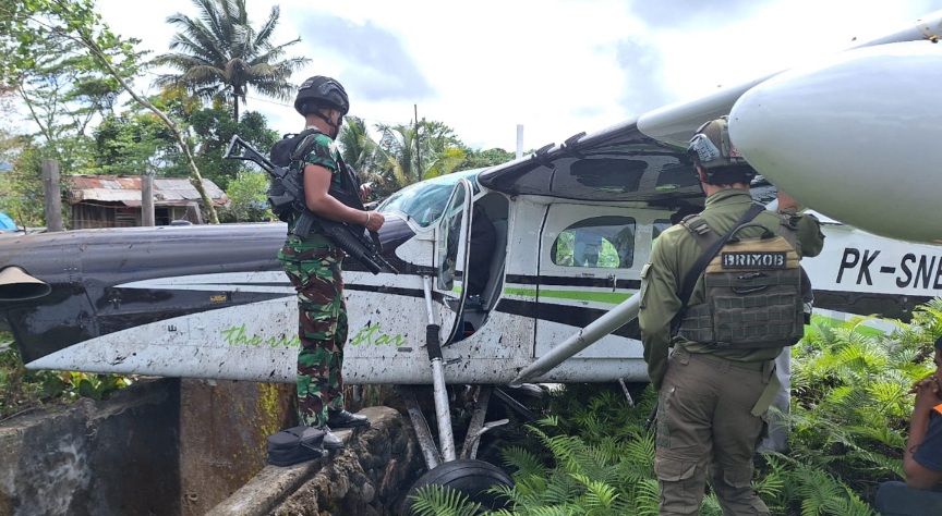 Pesawat Smart Cakrawala Aviation Tergelincir di Bandara Kenyam Kabupaten Nduga