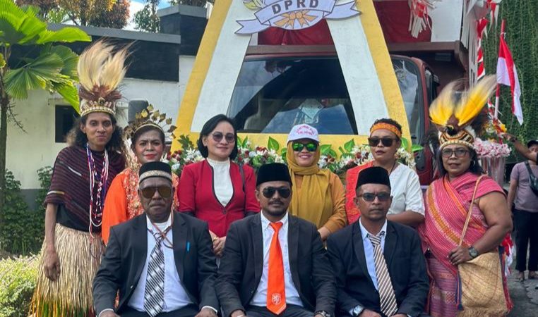 Tampil Unik, Setwan Tampilkan Konsep Gedung DPRD pada Lomba Karnaval Mobil Hias HUT RI ke-78