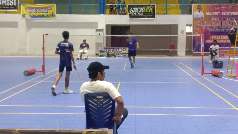 28 Pemain Putra-Putri Lolos ke Babak Semifinal Turnamen Bulutangkis Piala Cartenz Bupati Mimika 2023