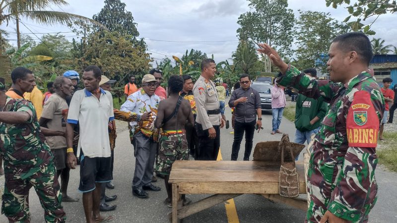 Ada Yang Belum Terima BLT, Warga Hiripau Palang Jalan