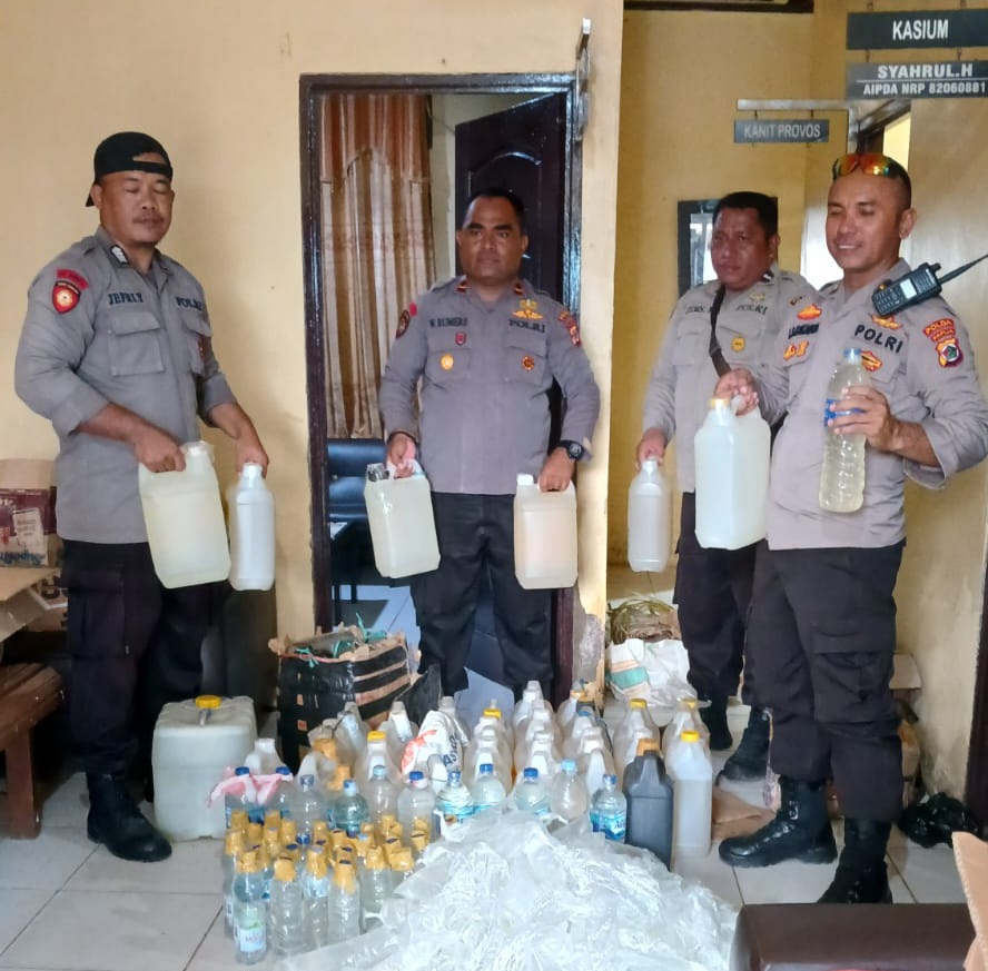 306 Liter Miras Jenis Sopi Berhasil Diamankan Polisi di Pelabuhan Pomako