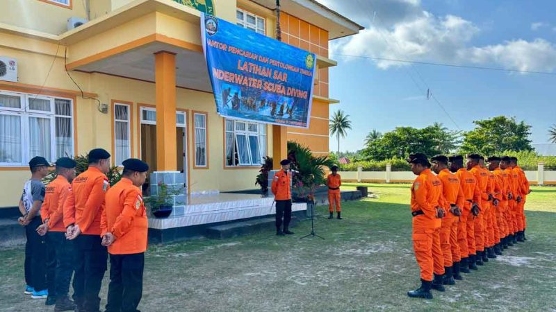 Latihan SAR Under Water Scuba Diving