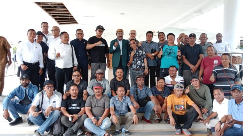 Breaking News, Aliansi Solidaritas Mobil Rental Timika Unjuk Rasa di DPRD