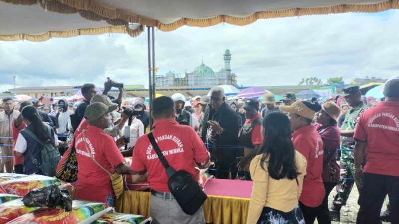 Tekan Inflasi Jelang Idhul Adha, Pemda Mimika Gelar Pasar Murah,Bupati Jhon Rettob : Jangan Beli Lalu Jual Lagi!!!