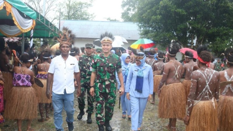 Kepala Kampung Nawaripi Sambut Pangkoopsud III di Bakti Sosial Hari Bakti ke 77