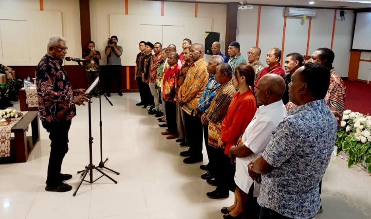 Bupati John Rettob Lantik Pengurus Baru FKUB dan FPK