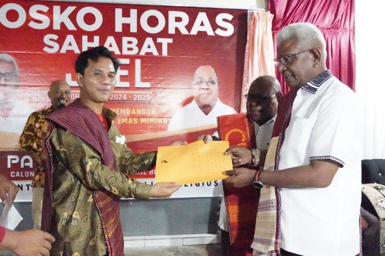 Dukung Paslon JOEL, Masyarakat Batak Gelar Tradisi Mangulosi