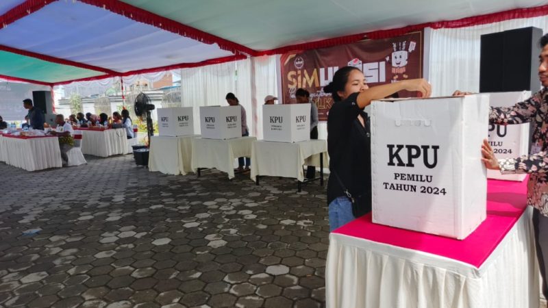 Jelang Pilkada, KPU Mimika Gelar Simulasi Pemungutan dan Penghitungan Suara