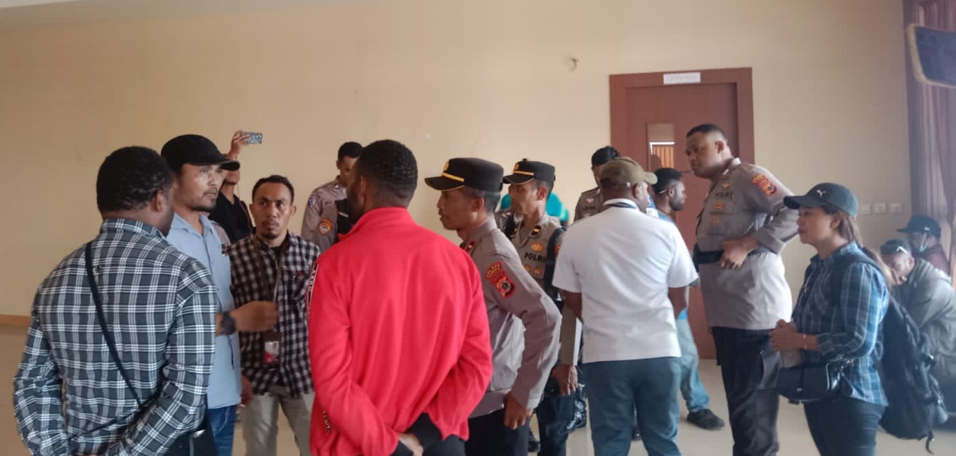 Rekapitulasi Perhitungan Suara Pilkada di Tingkat Distrik Masih Berjalan