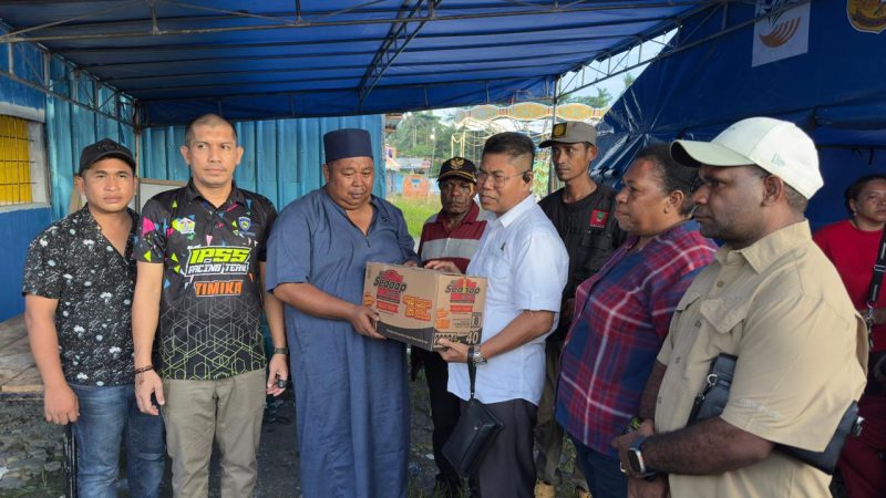 Peduli Kemanusiaan, DPRD Mimika Berikan Bantuan Pada Korban Kebakaran    