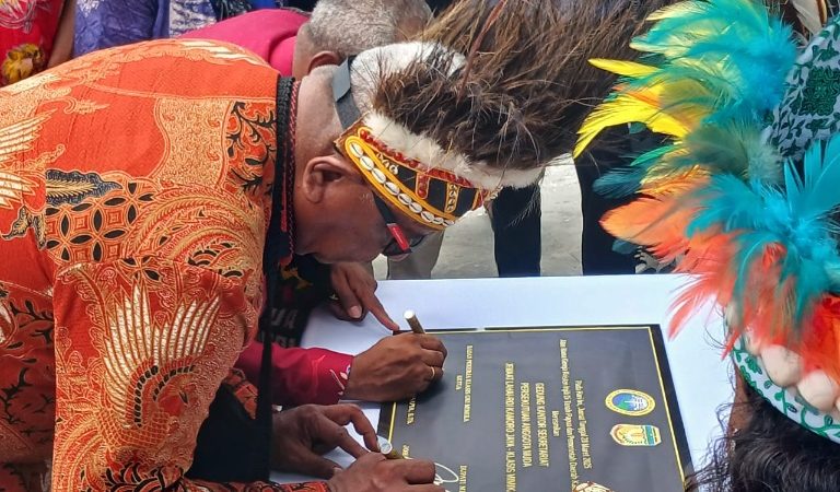 Ini Pesan Bupati John Rettob saat Meresmikan Gedung Sekretariat PAM GKI Lahai-Roi Kamoro Jaya 