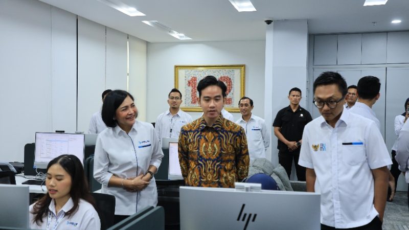 Kunjungi Operation Room PELNI, Wapres Gibran Apresiasi Pelayanan Angkutan Lebaran 2025
