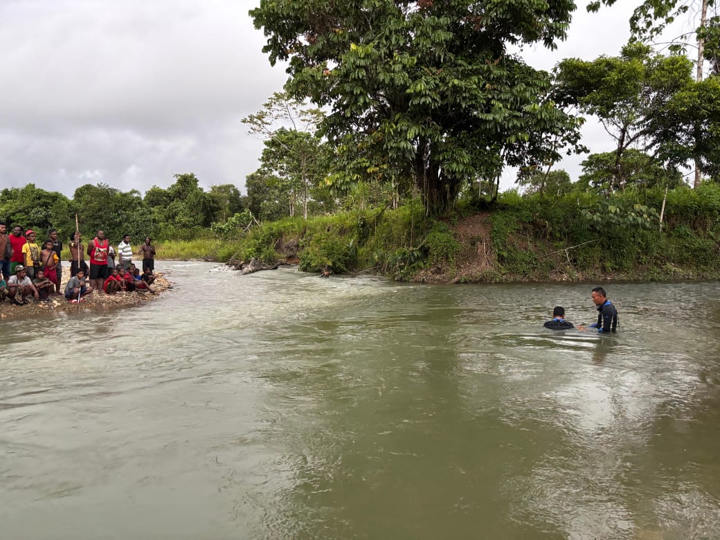 Seoang Anak Berumur 3 Tahun Diduga Tenggelam di Kali Selamat Datang, Tim Rescue Lakukan Pencarian
