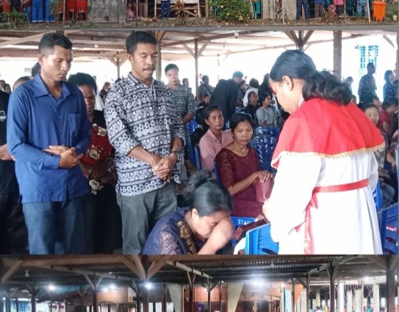 Ribuan Umat Katolik Ikuti Misa Jumat Agung di Gereja St. Petrus SP 1 Timika