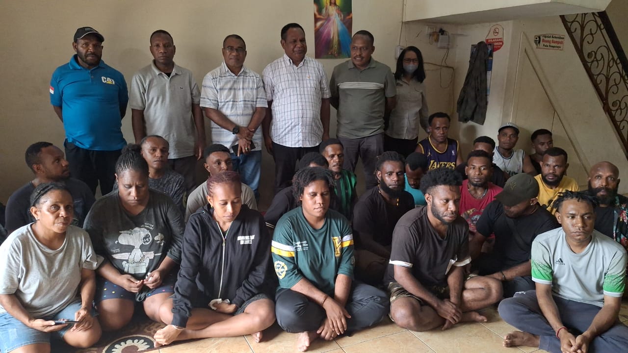 Pemkab Mimika Pulangkan 21 Pekerja PT HAL Terlantar di Jakarta   